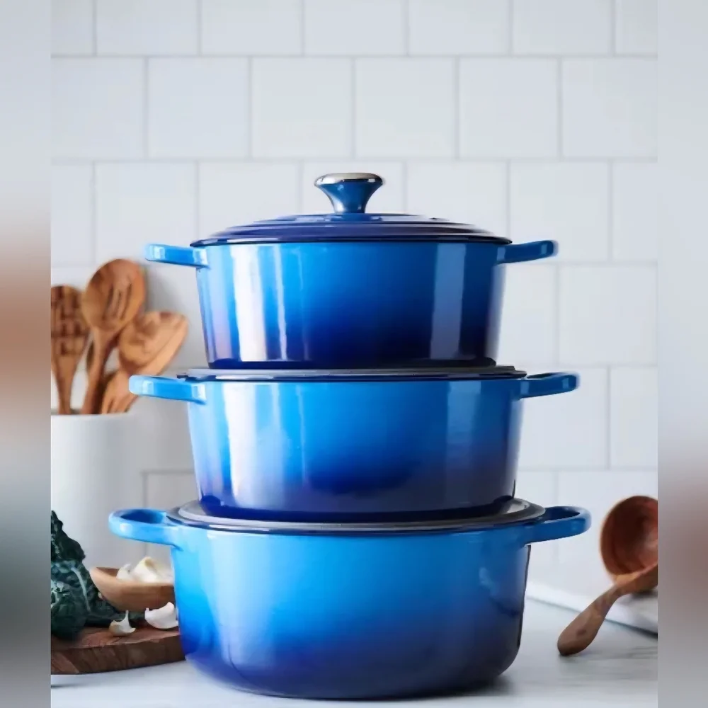 LE CREUSET Signature Round Dutch Oven, 7.25 qt. Retail Price $479.95 USD
